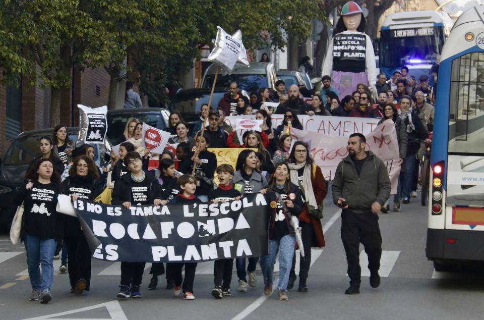Un momento de la segunda manifestación en contra de los cierres de líneas de escuela pública. Foto: ACN