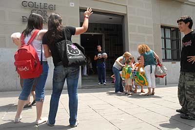 Alumnes del Cor de Maria, dient adeu a l´escola fins el curs que vé