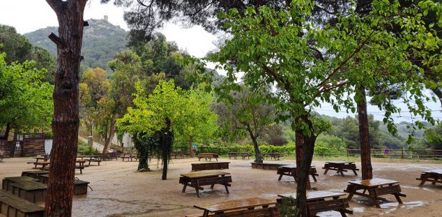 La Font Picant de Cabrera, amb Burriac al fons