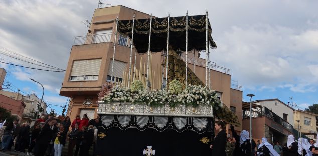 Momentos de la Procesión del Silencio de Sábado Santo en Mataró. Foto: Jordi Merino