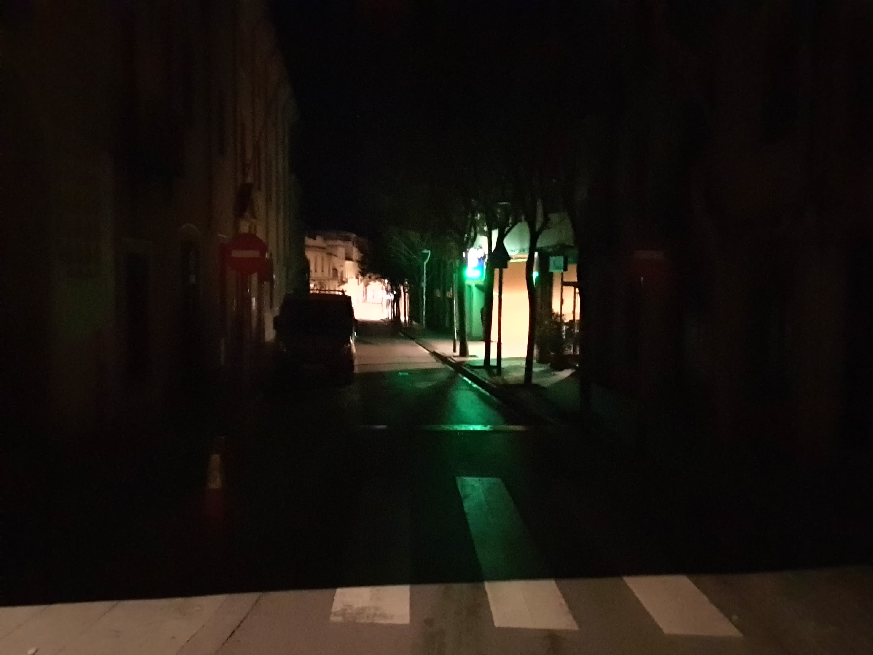 El carrer de l'Hospital, a les fosques camí de la mitjanit 11 hores per recuperar la llum segons zones de Mataró: per què?