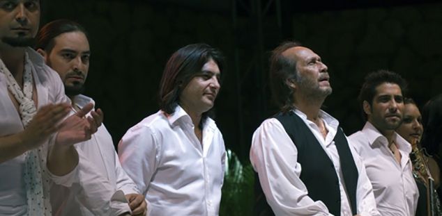 Domingo Patricio i Paco de Lucía, al centre de la imatge, en finalitzar un concert Domingo Patricio i Paco de Lucía, al centre de la imatge, en finalitzar un concert