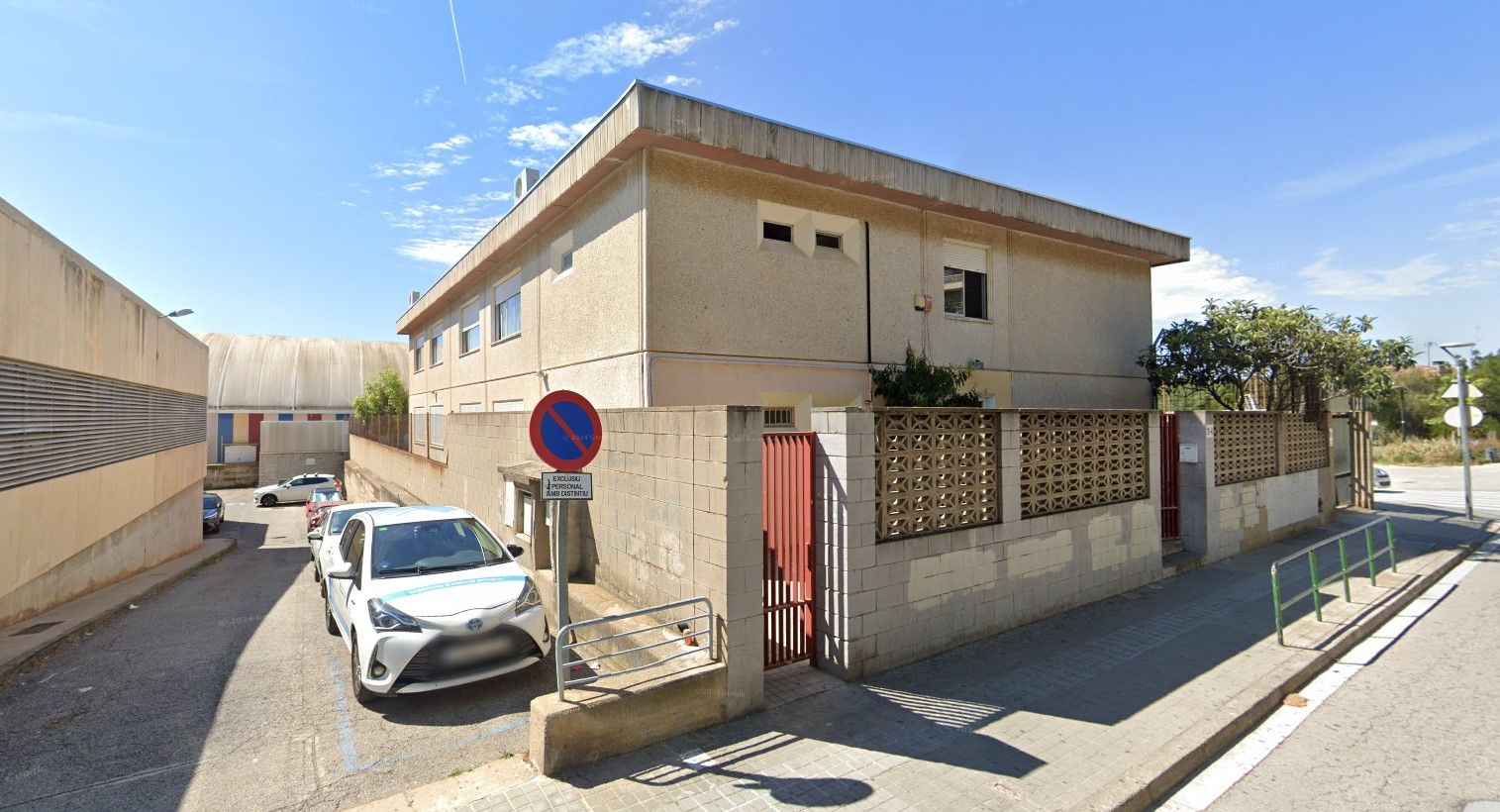 Antiga escola voramar de Premià de Mar, seu de la mesquita, on ara s'hi farà una escola bressol