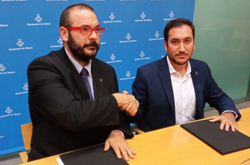 Signatura de l'acord de govern entre PSC i PP a l'octubre de 2023 Signatura de l'acord de govern entre PSC i PP a l'octubre de 2023