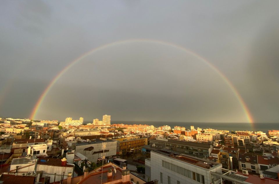 Impresionante arco iris al atardecer Impresionante arco iris al atardecer