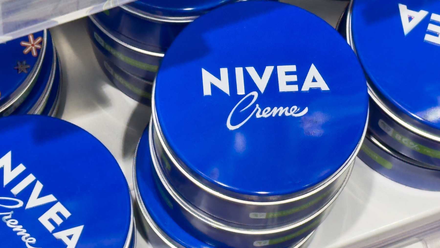 Nivea de lata azul a examen