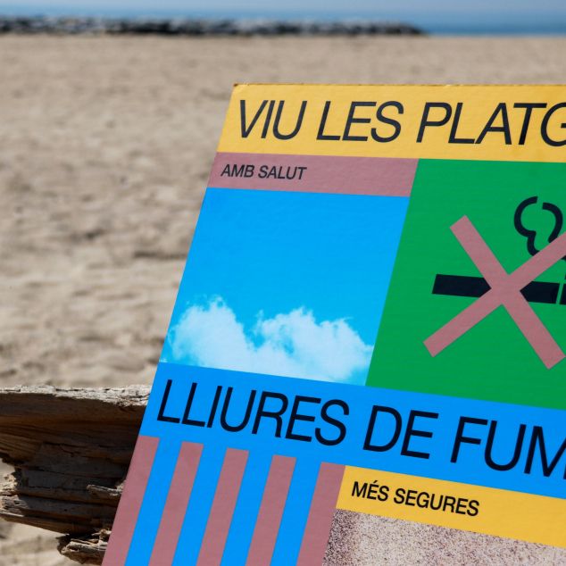 Platges sense fum. S’ha acabat fumar a la platja a totes les platges de la província. Foto: ACN