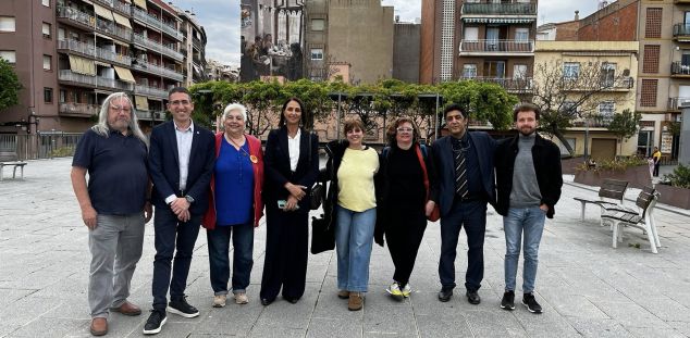 Foto de la diputada, membres de l'AV i d'ECPM Foto de la diputada, membres de l'AV i d'ECPM