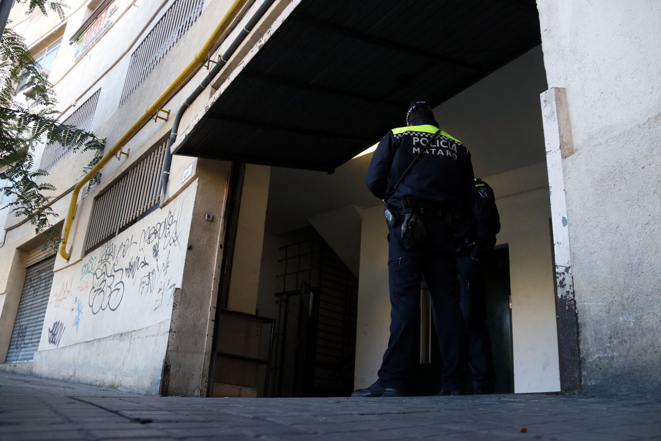 Entrada a un dels tallers. Foto: ACN