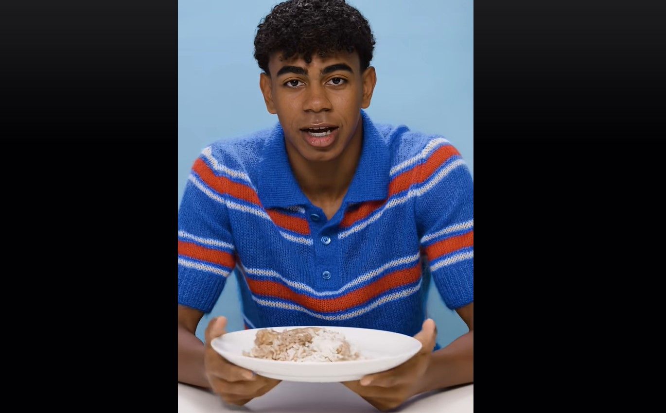 Lamine Yamal con su plato favorito. Foto GQ (fragmento de vídeo)