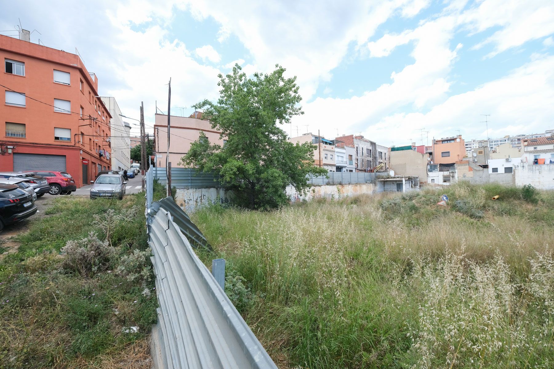 Solar donde ser hará el aparcamiento en Cerdanyola. Foto: R. Gallofré