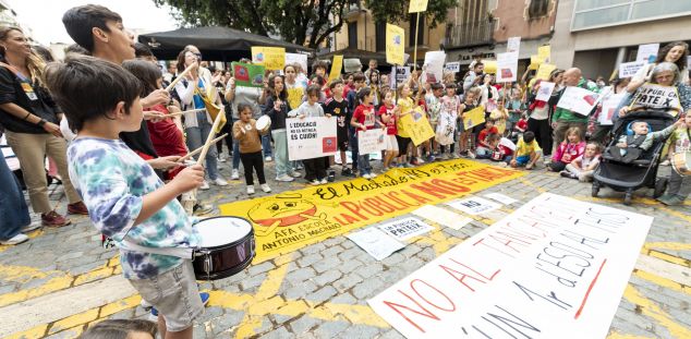 La protesta contra el cierre de líneas en el Machado y Rocafonda. Foto: Sergio Ruiz La protesta contra el cierre de líneas en el Machado y Rocafonda. Foto: Sergio Ruiz