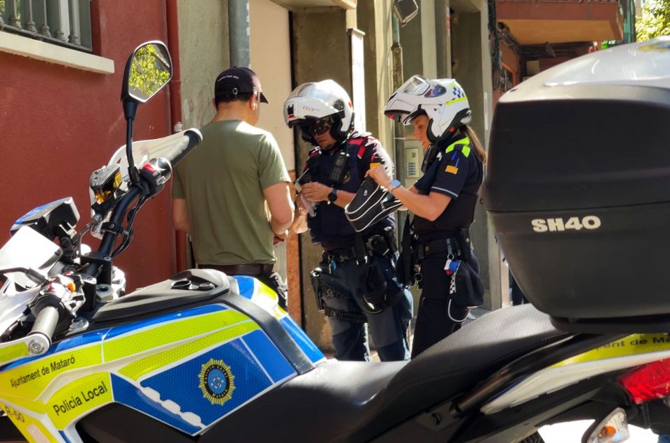 Una patrulla Guilla de Policia Local i Mossos a Mataró