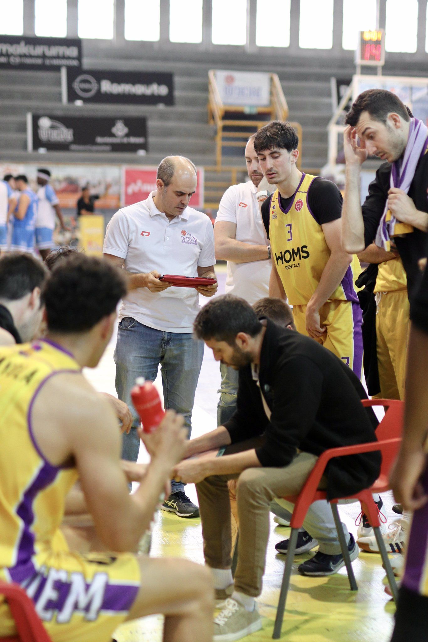 Sergi Fortes dirigint un partit aquesta temporada. Foto: UEM. 