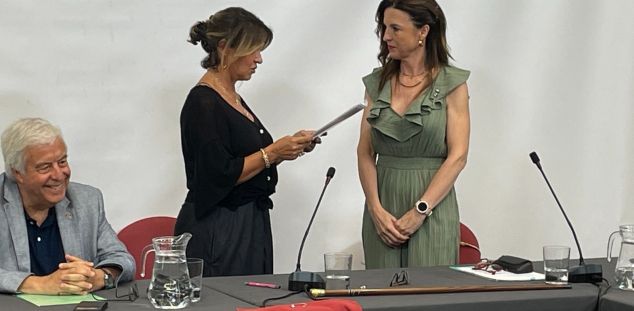 El Ple d'investidura d'Elisabeth Segura com a nova alcaldessa de Caldes d'Estrac. Foto: Cedida El Ple d'investidura d'Elisabeth Segura com a nova alcaldessa de Caldes d'Estrac. Foto: Cedida