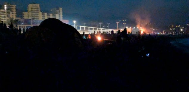 Dos detinguts i incidents en una macrofesta il·legal de Sant Joan a la platja de Mataró