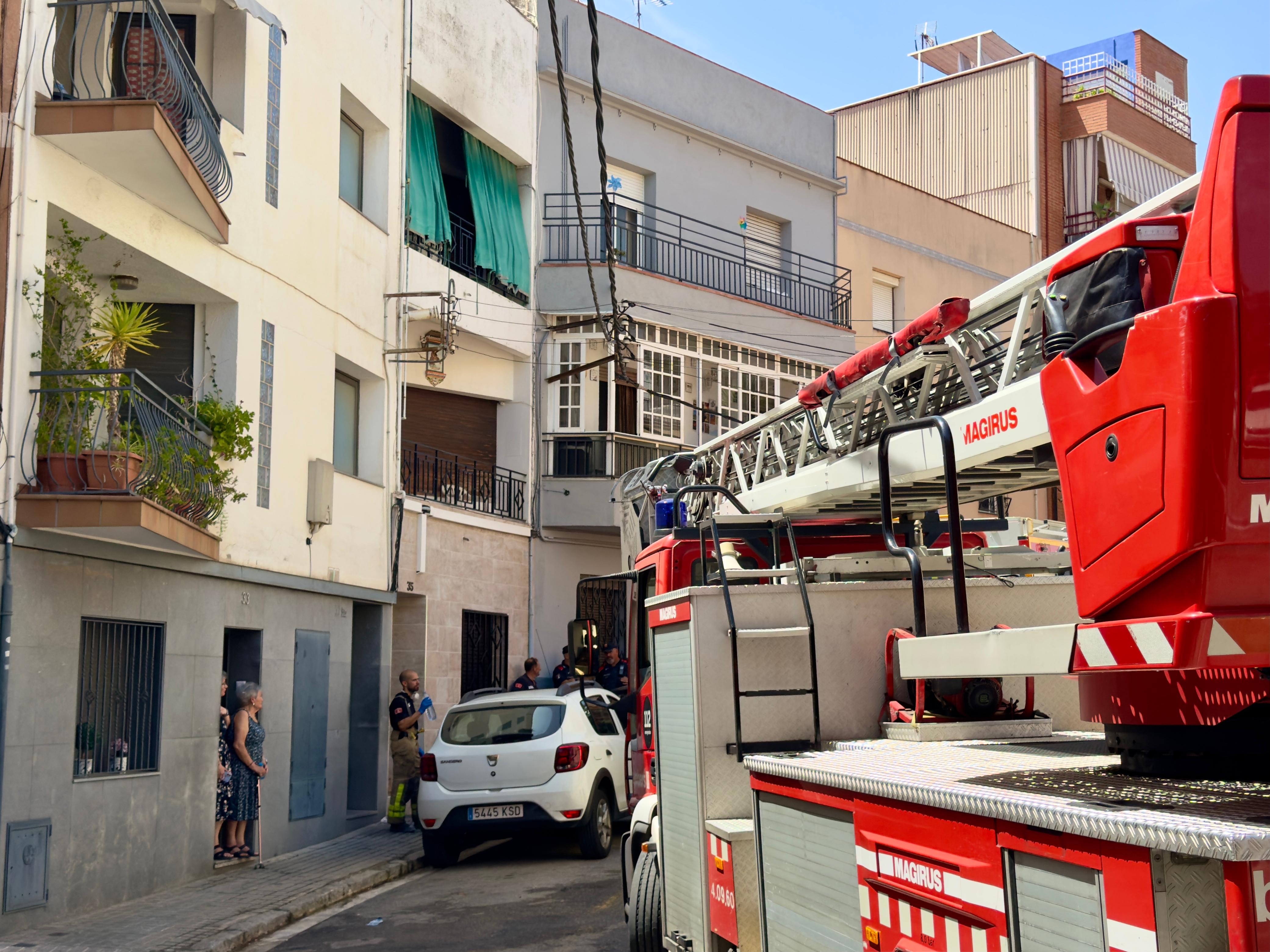 Un home i una dona moren en un incendi d'habitatge a Mataró. Foto: R. Gallofré