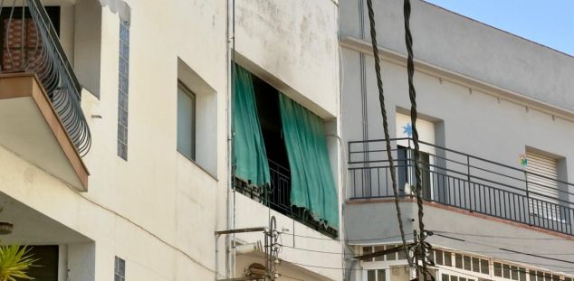 Un home i una dona moren en un incendi d'habitatge a Mataró. Foto: R. Gallofré Un home i una dona moren en un incendi d'habitatge a Mataró. Foto: R. Gallofré