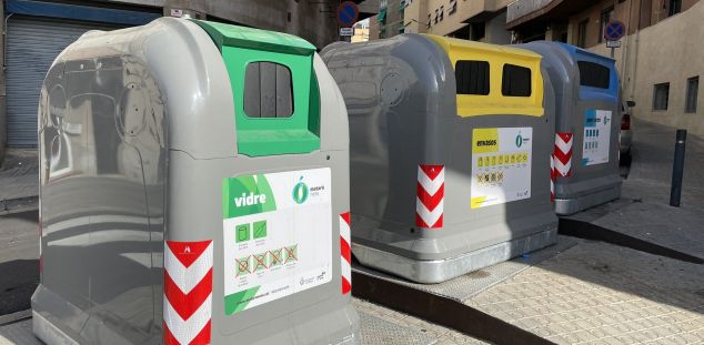 Nous contenidors "tradicionals" però de més capacitat per recollir brossa a Cerdanyola. Foto: Ajuntament