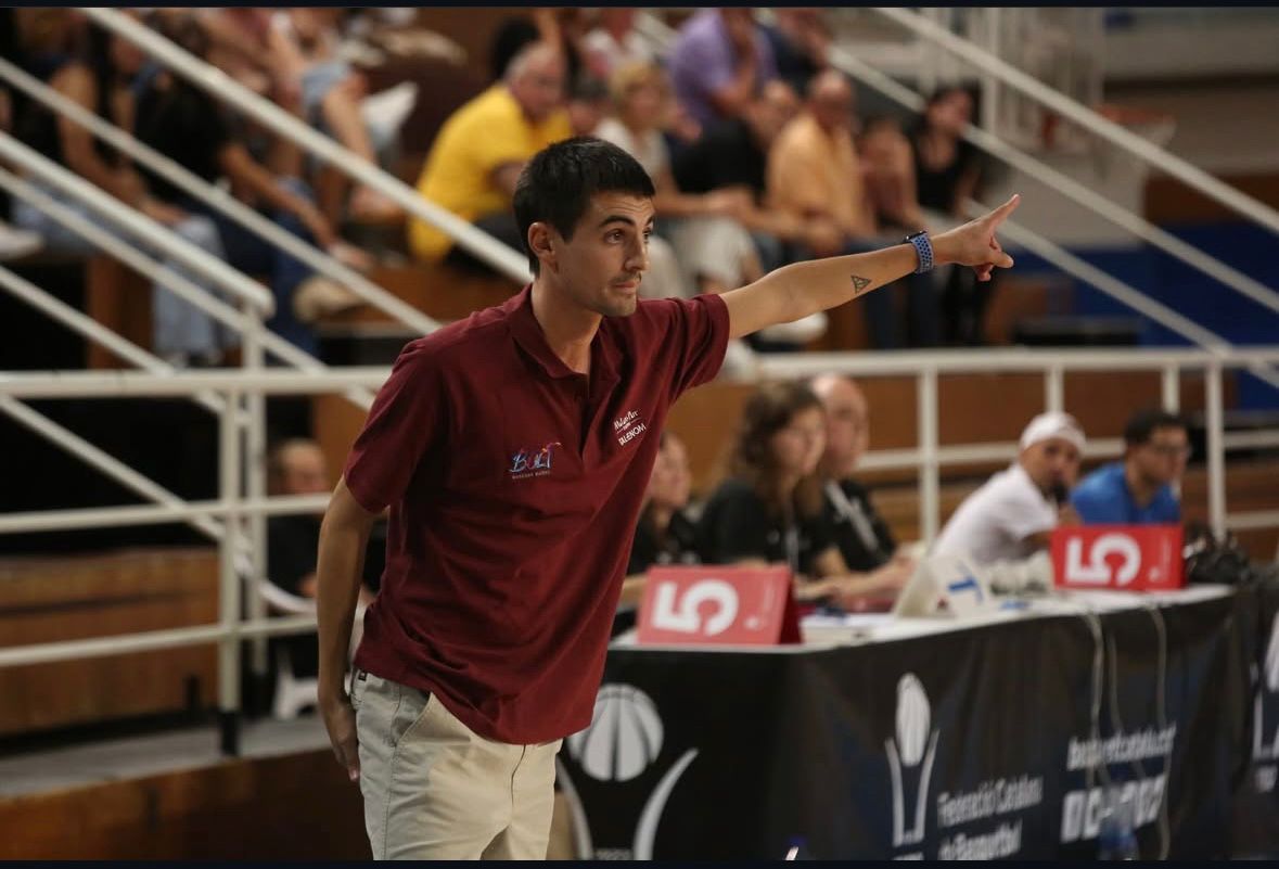 Sergi Curto dirigint un partit. Foto: cedida.