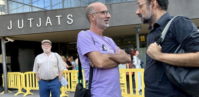 La familia de Helena Jubany, con su abogado, sigue buscando esclarecer el caso. Foto: ACN La familia de Helena Jubany, con su abogado, sigue buscando esclarecer el caso. Foto: ACN
