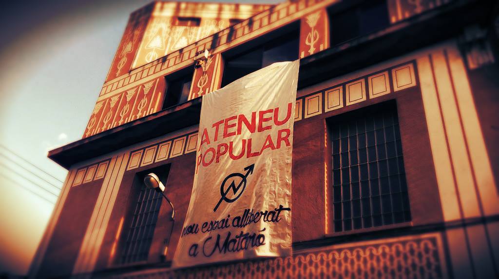 La façana de l'edifici fabril okupat, al Passeig Cabanelles. Foto: La Trama