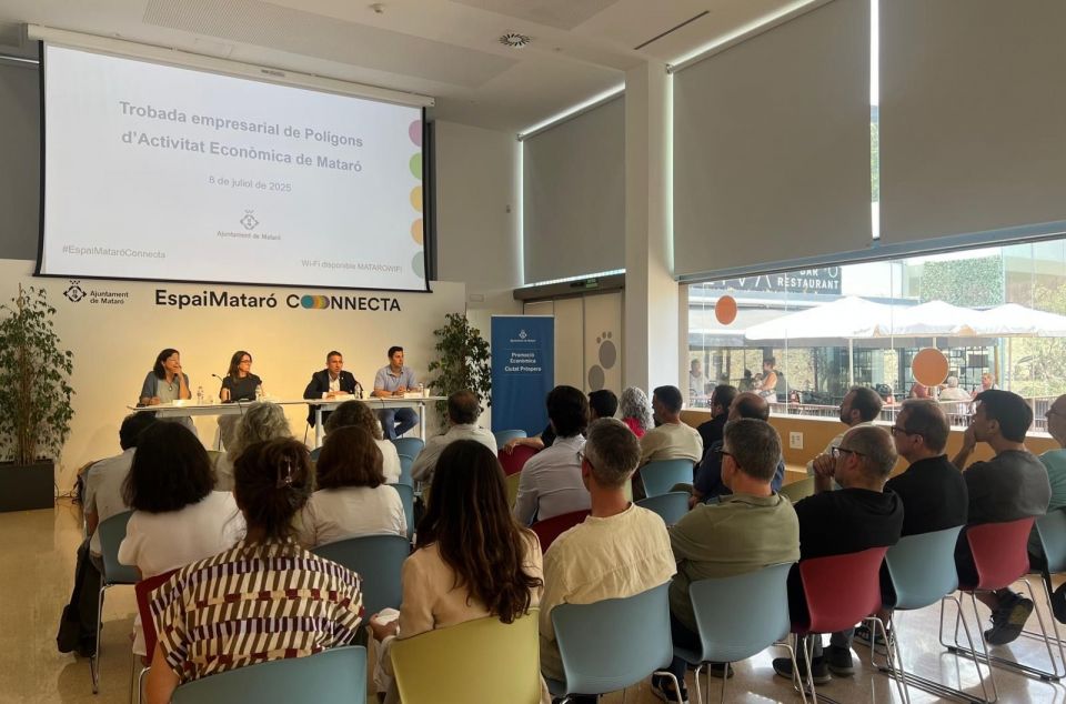 Reunión de trabajo entre empresas de polígonos y ayuntamiento Reunión de trabajo entre empresas de polígonos y ayuntamiento