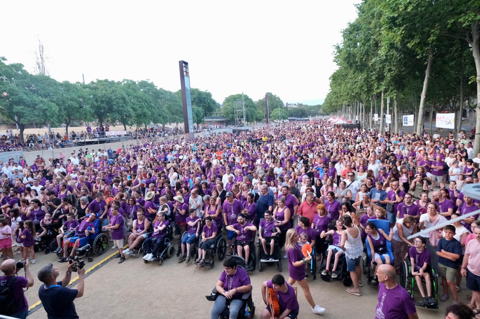 Milers de persones a la Flashmob de les Dissantes. Foto: R. Gallofré