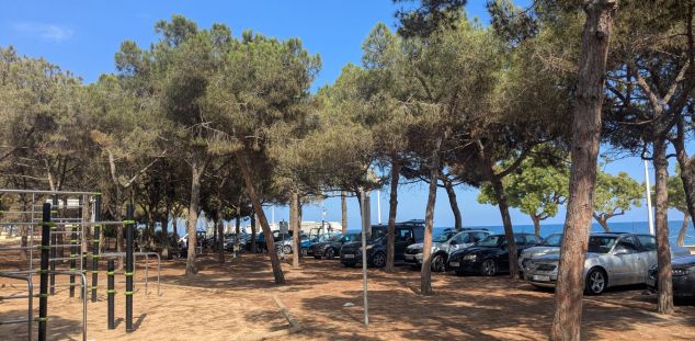 Aparcamiento irregular en el Paseo Marítimo de Mataró. Foto: BM