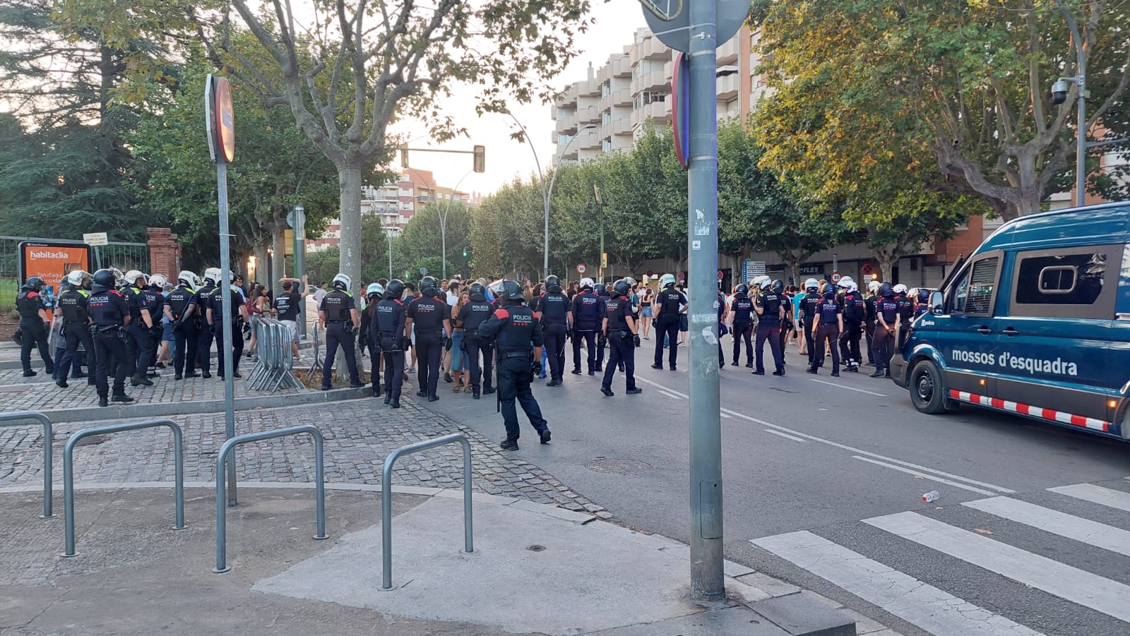 El gran desplegament de Mossos i Policia Local al Parc de Mataró