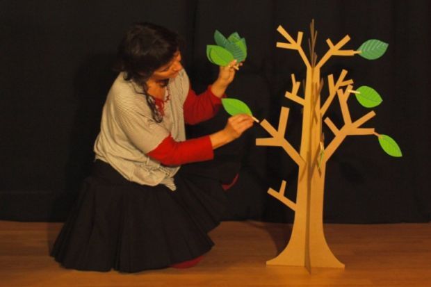 Sessió de contes de la companyia Fes-t'ho Com Vulguis