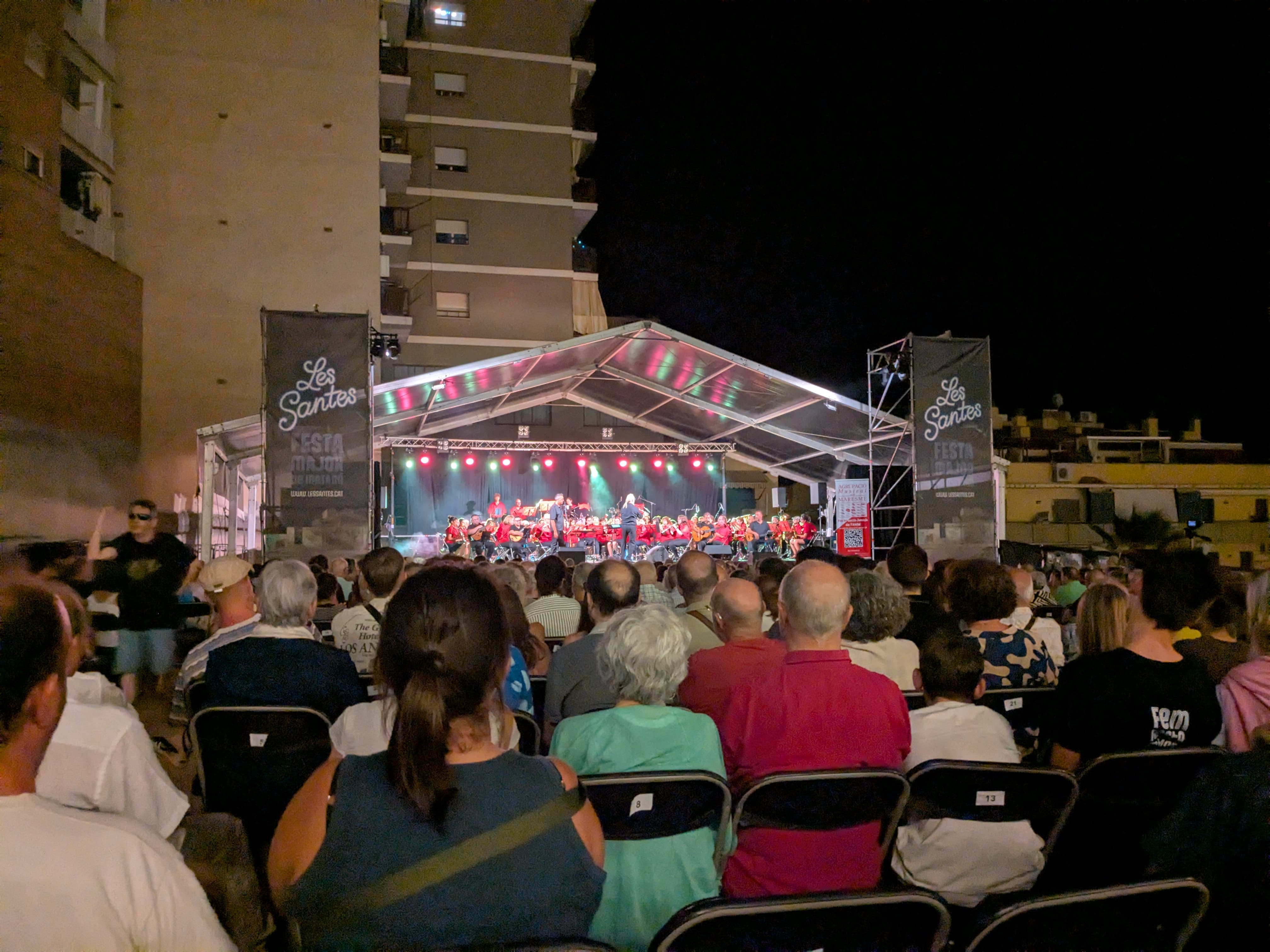 Un moment del concert de la Banda amb Botifarra. Foto: Cugat C. Un moment del concert de la Banda amb Botifarra. Foto: Cugat C.