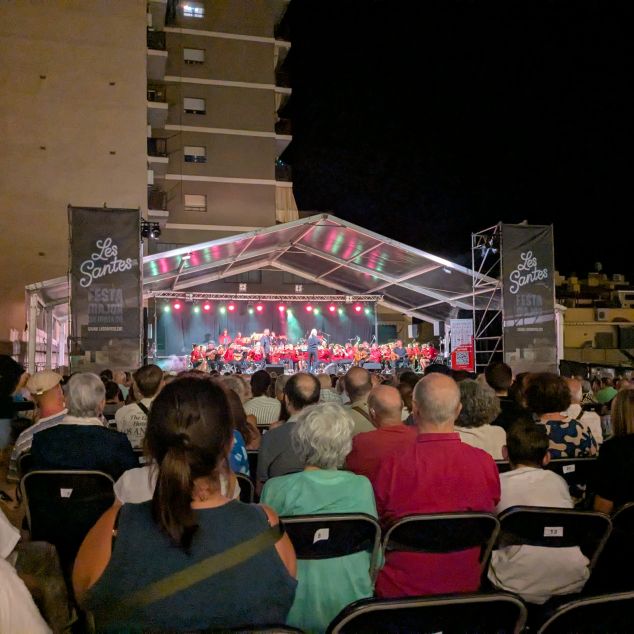 Un moment del concert de la Banda amb Botifarra.Foto: Cugat C. Un moment del concert de la Banda amb Botifarra.Foto: Cugat C.