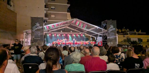 Un momento del concierto de la Banda con Botifarra.Foto: Cugat C. Un momento del concierto de la Banda con Botifarra.Foto: Cugat C.