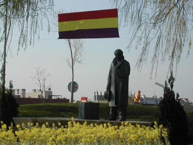 2005 04 14 Machado bandera republicana