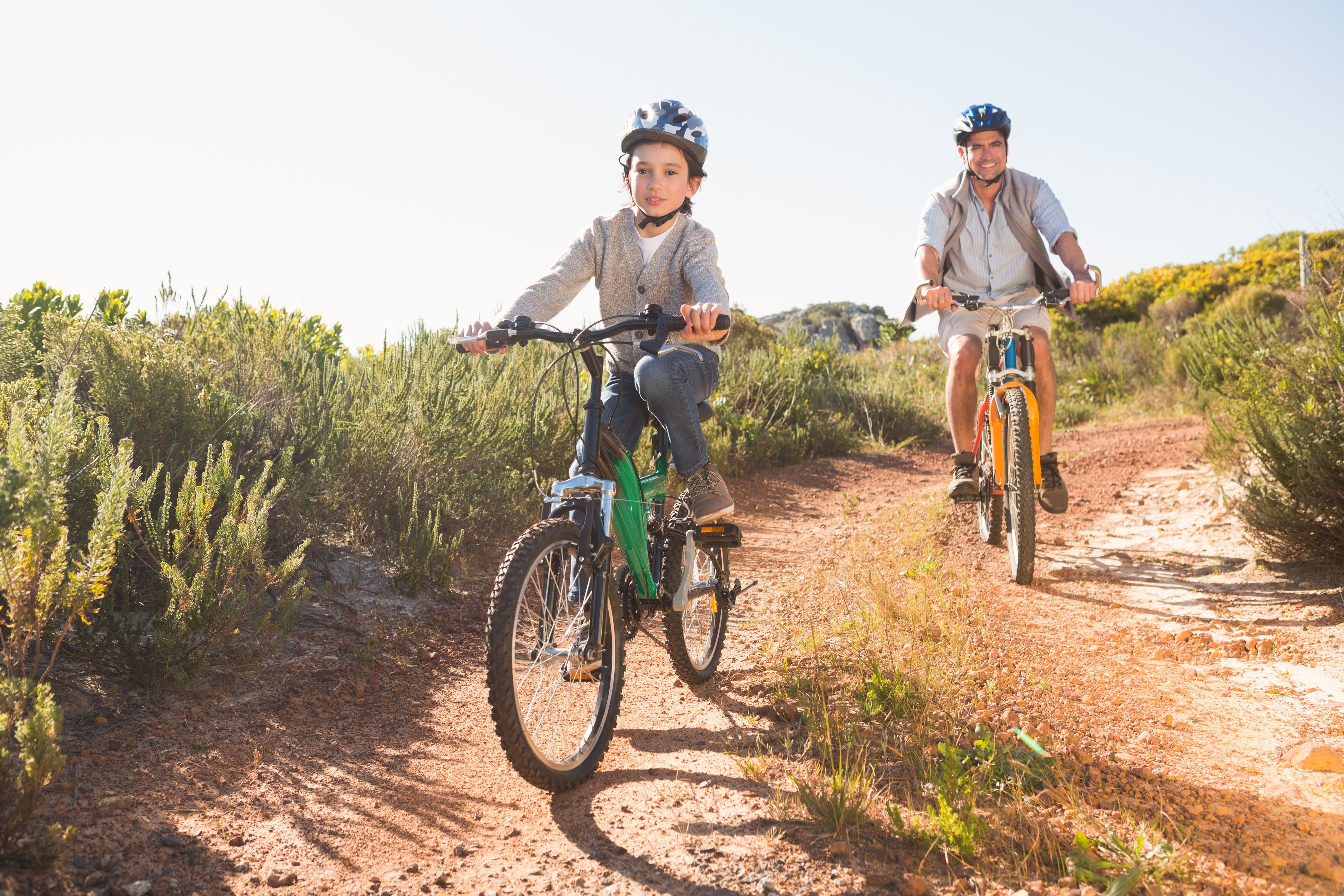 Una ruta en bici entre padres e hijos, una alternativa de ocio muy saludable