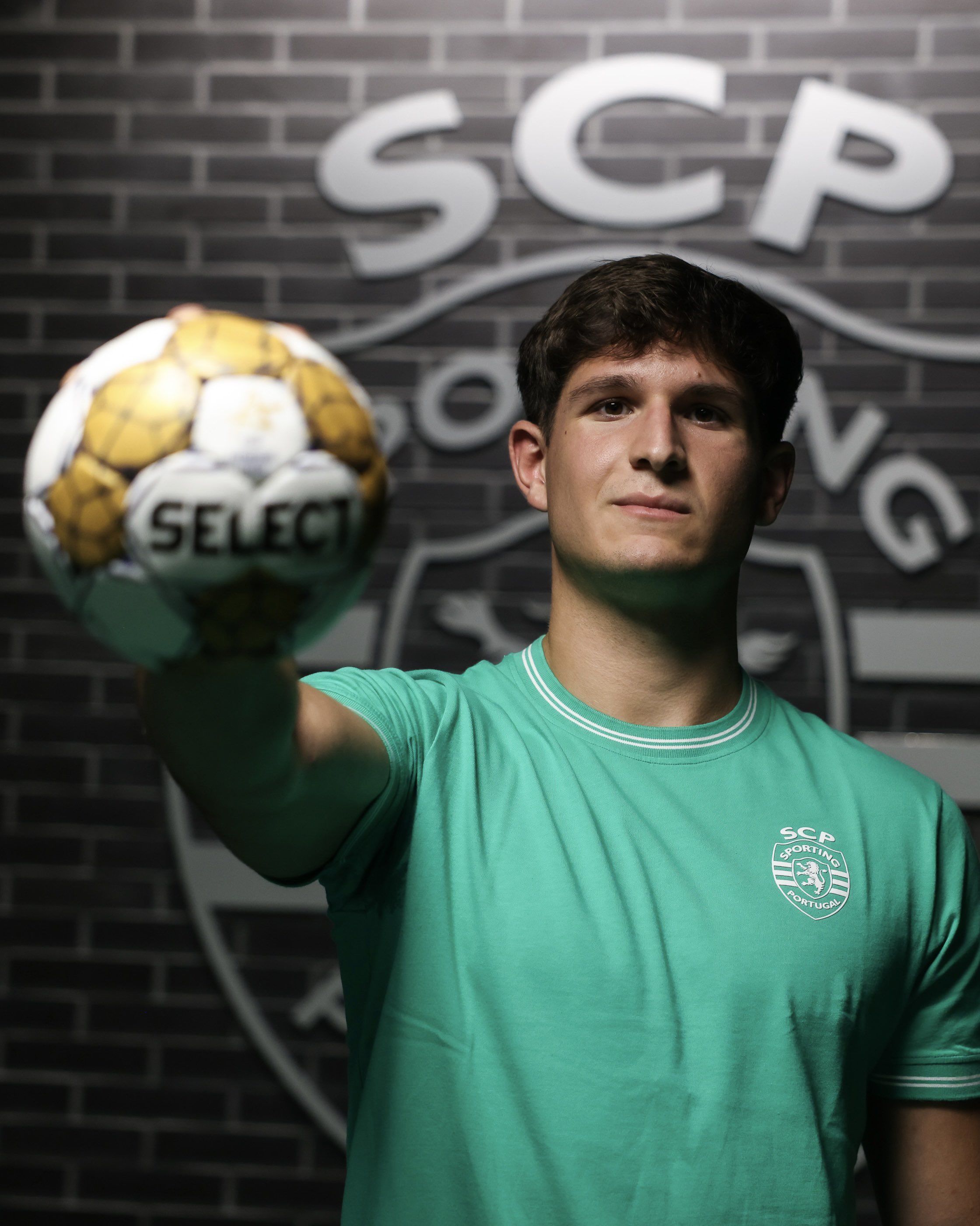 Víctor Romeo, el pívot mataroní que apunta muy alto en el balonmano mundial