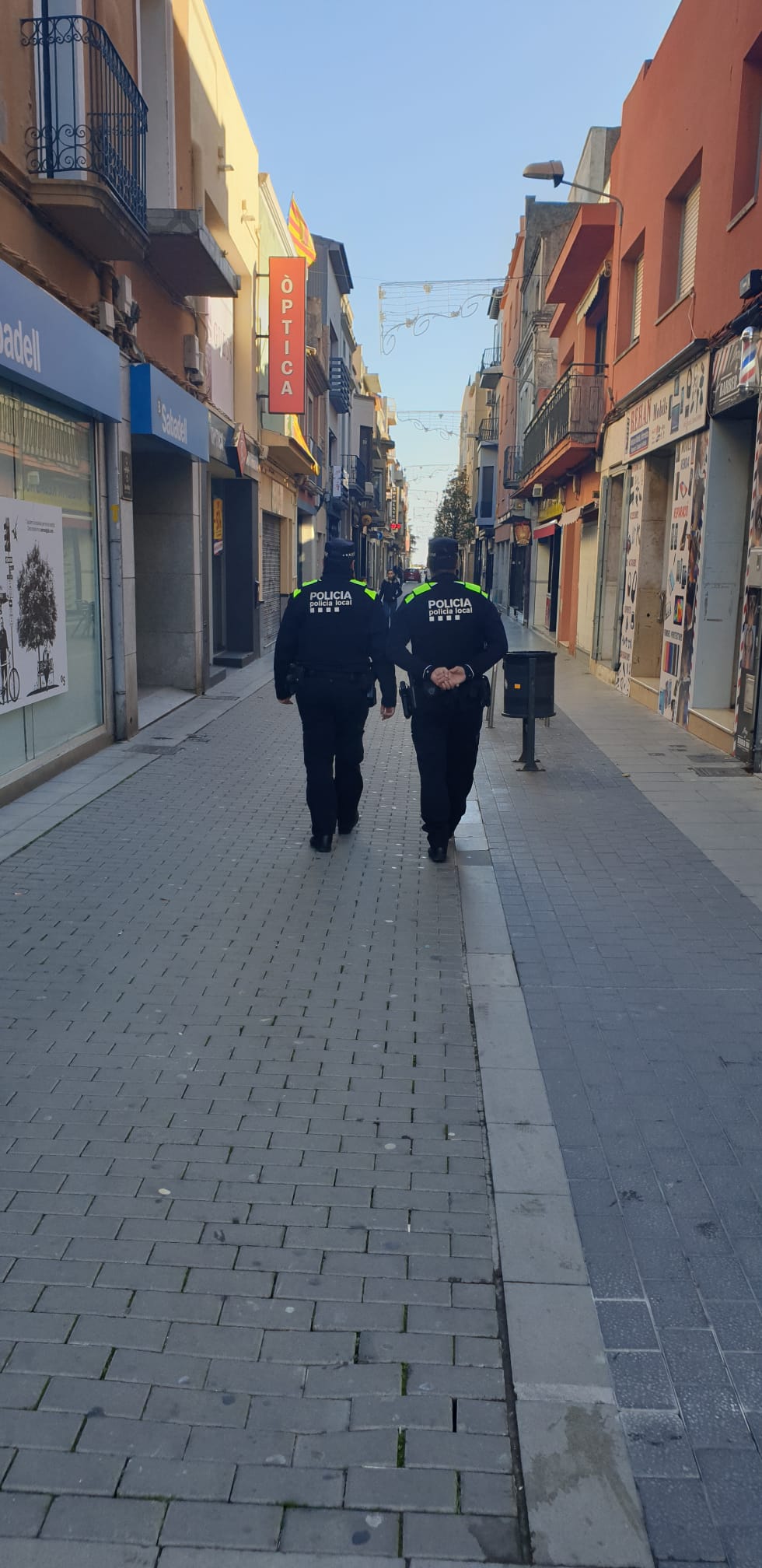 Dos Policies Locals de Malgrat de Mar, patrullant