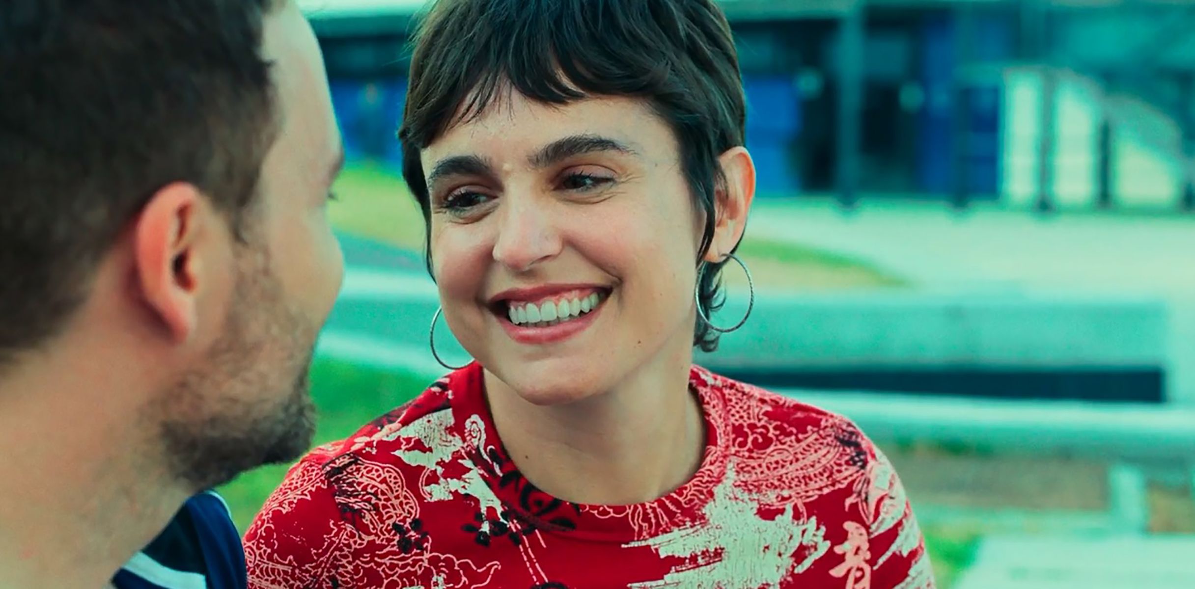 Verónica Echegui, en una escena de la película "Yo no soy esa" rodada en el patio de la universidad del TecnoCampus