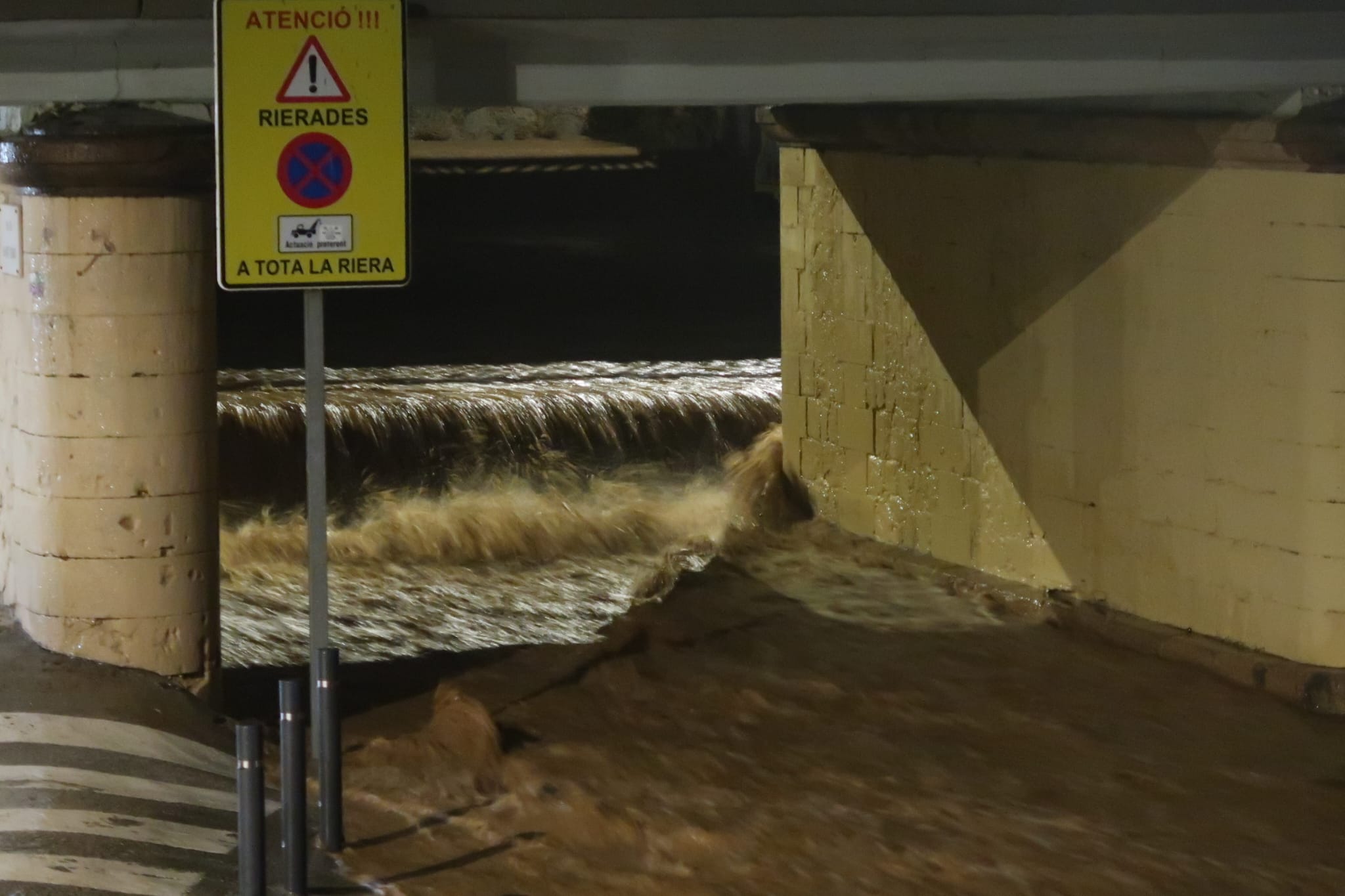 La riera de Sant Simó per les fortes pluges de la matinada. Foto: J. M.