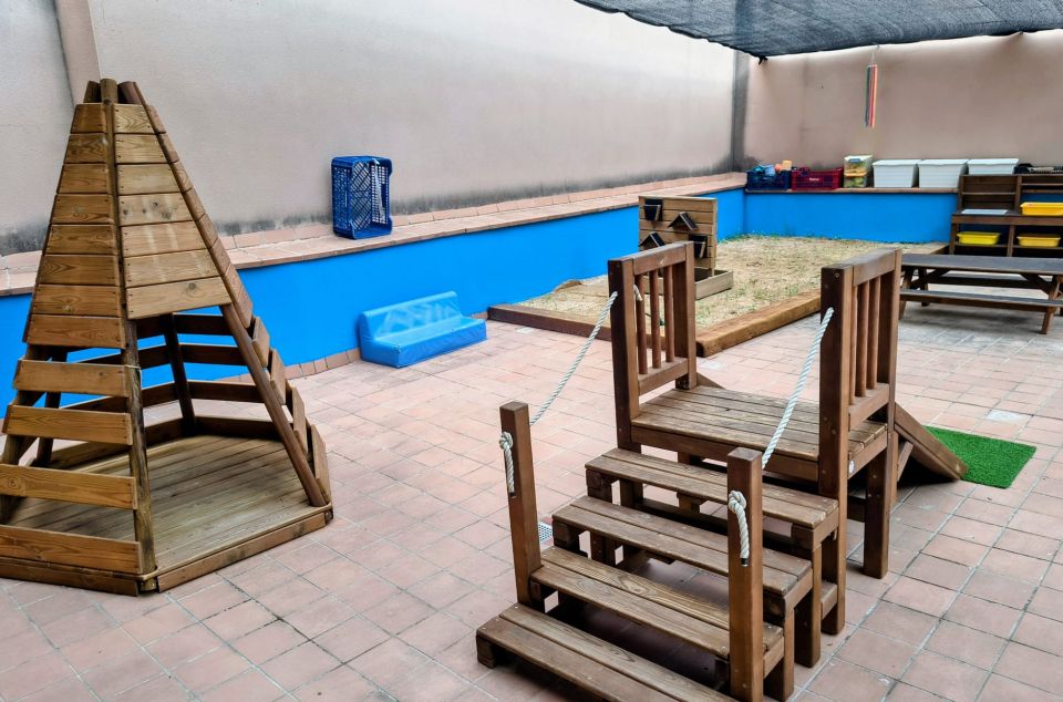 El pati de la seu provisional de Les Figueretes al carrer Isern. Foto: V. B. 