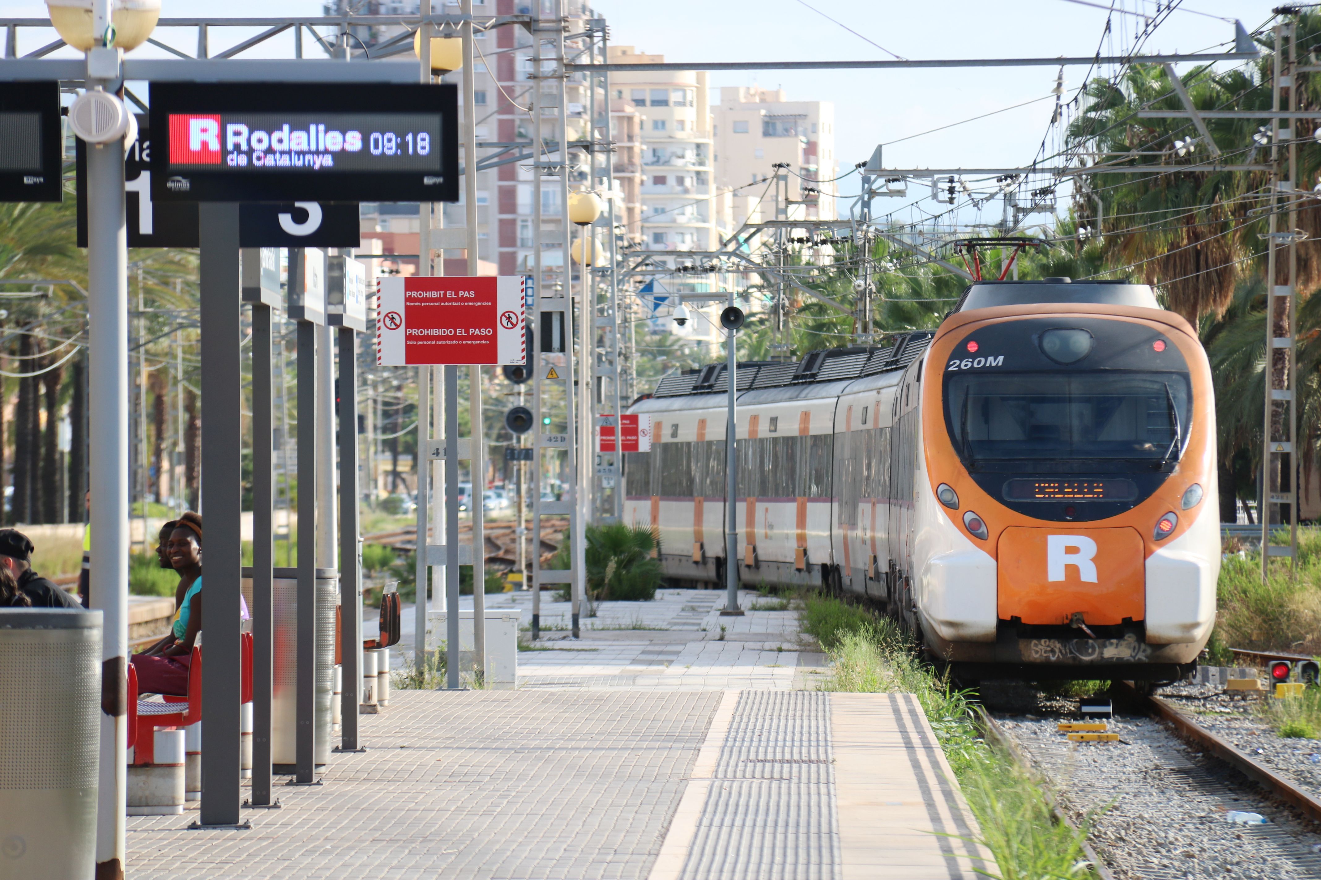Un tren  en la estación de Mataró
