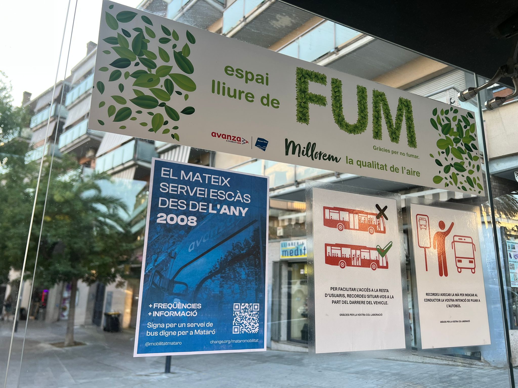 Cartells reivindicatius per a la millora del Mataró Bus