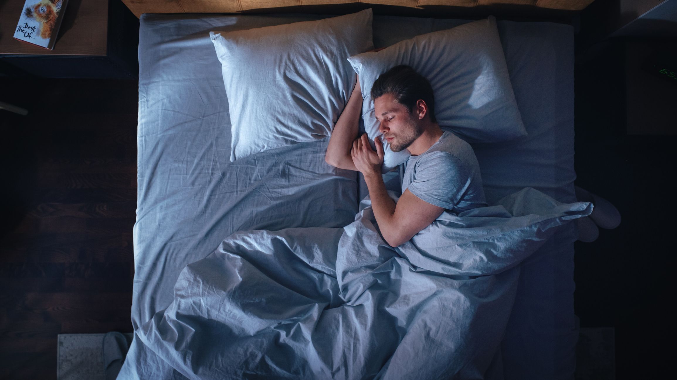 Així has de dormir per llevar te sense mal d’esquena