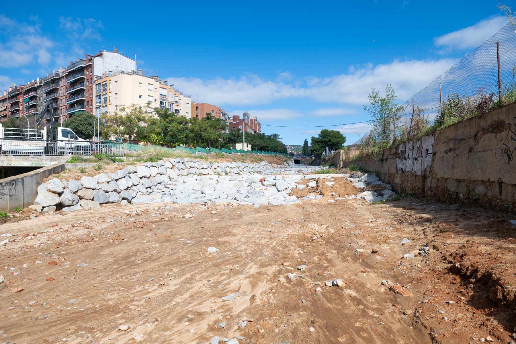 Nou sistema de retenció de sòlids a la riera de Sant Simó que fa Aigües de Mataró. Foto: R.Gallofré
