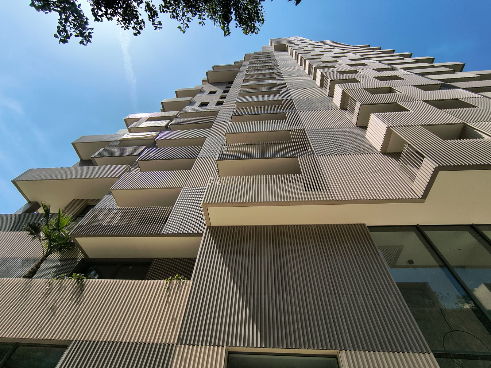 Torre Barceló, des de la ronda que li dona nom