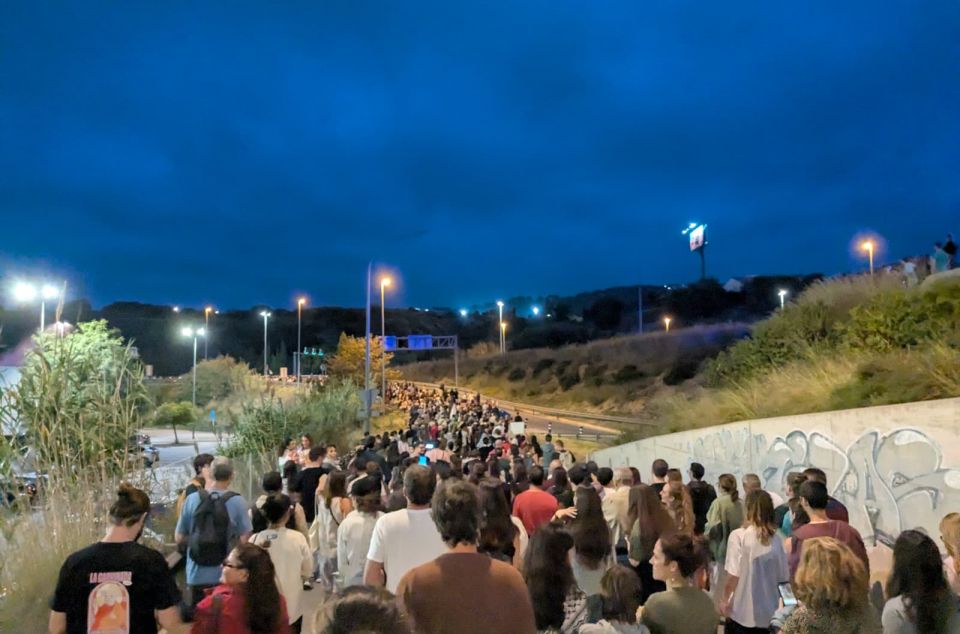 Manifestants accedint a l'autopista