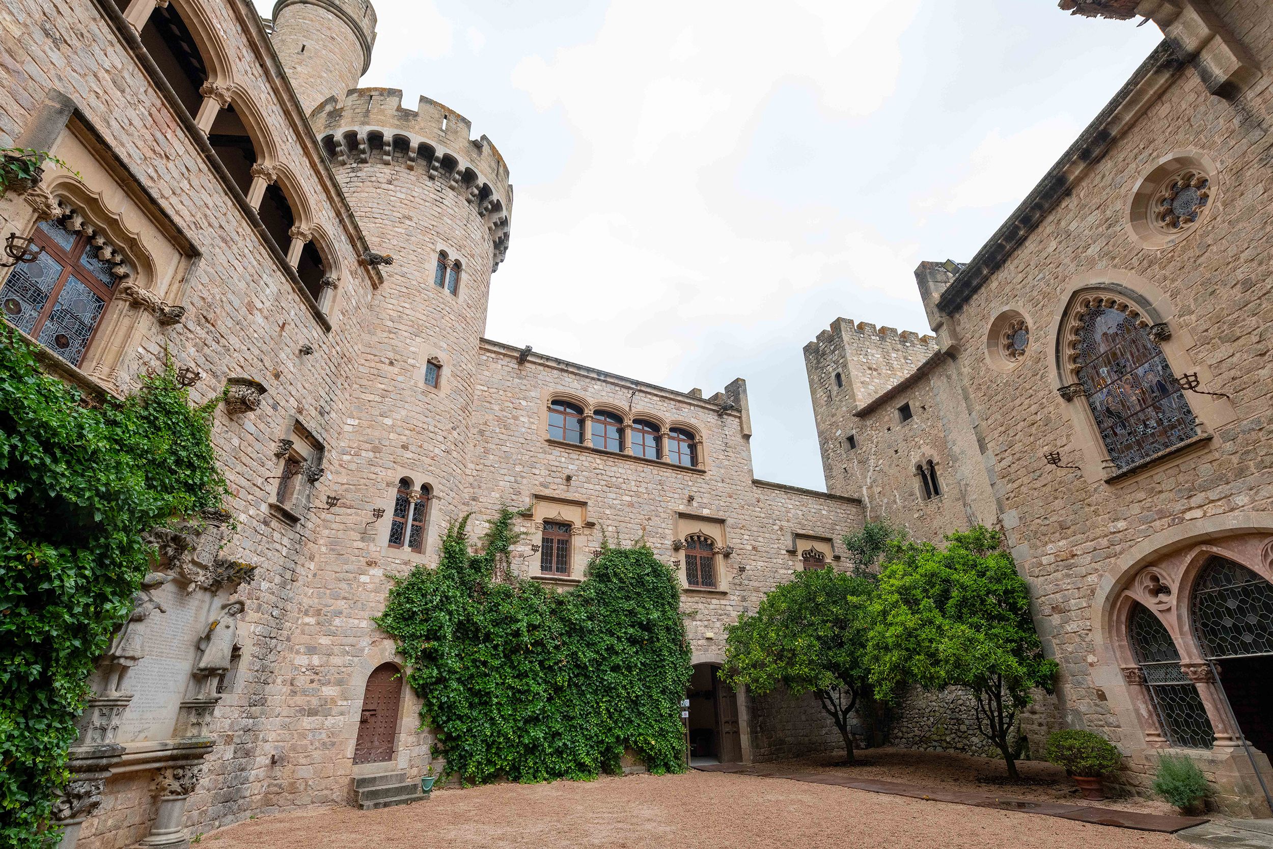Las visitas se pueden gestionar en castelldesantaflorentina.com | R. G.