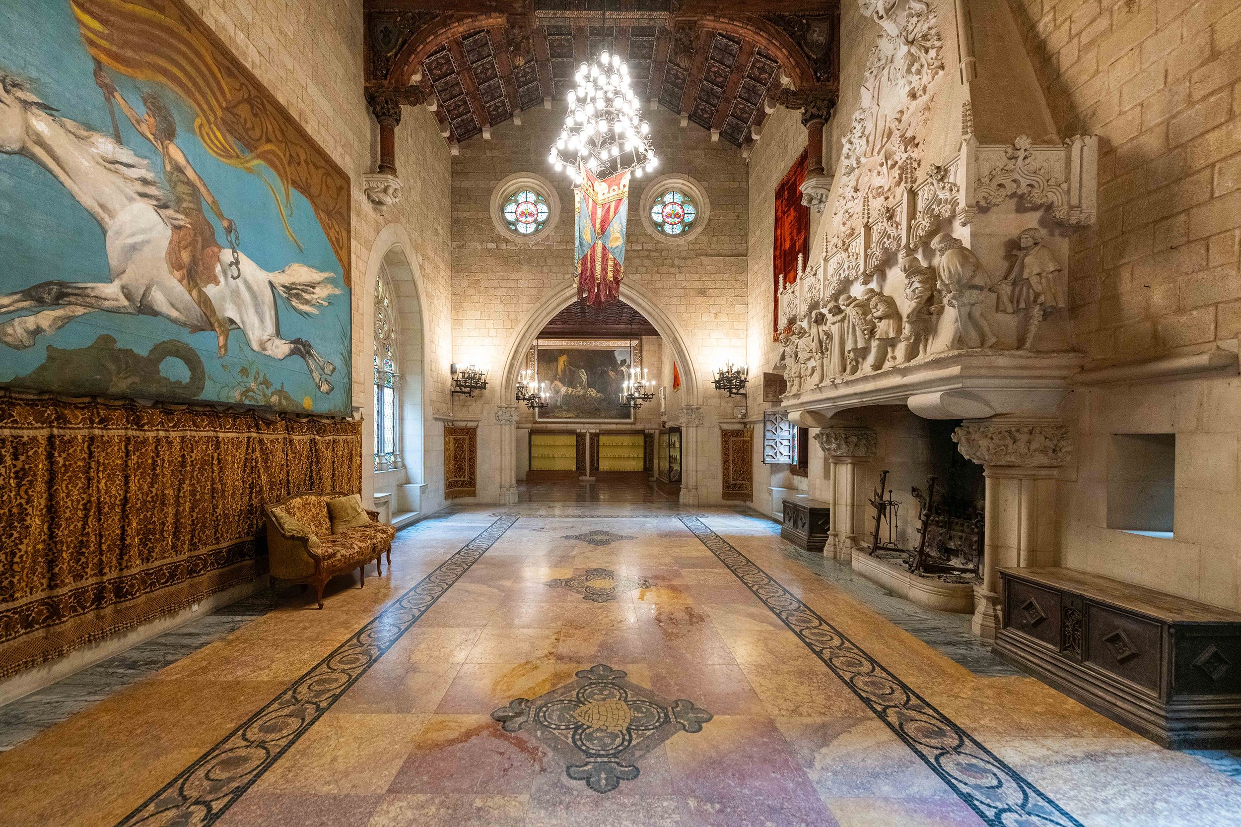 El castillo se puede visitar y es todo un espectáculo, como esta estancia | R. G