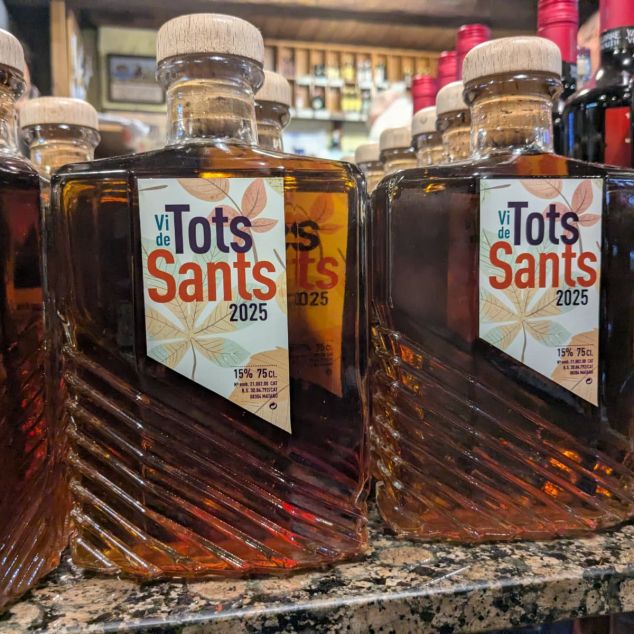 El Vi de Tots Sants és deliciós i les seves ampolles, precioses El Vi de Tots Sants és deliciós i les seves ampolles, precioses
